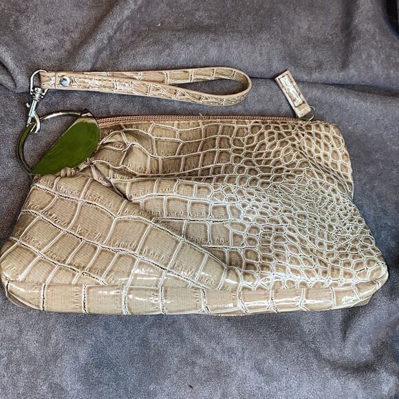 Wristlet *Sale* Bundle 2 purses for  $30 - Picture 1 of 5
